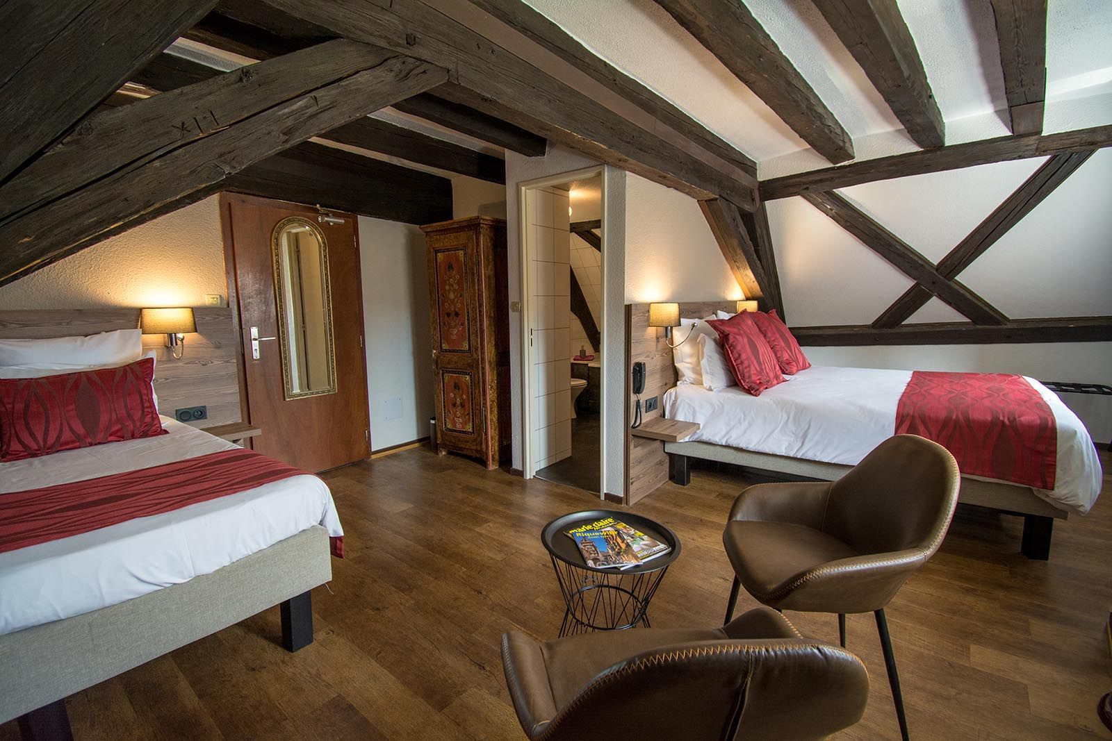 Hôtel La Couronne à Riquewihr, un hôtel de charme sur la route des vins d'Alsace, en plein coeur du vignoble et d'un village médiéval